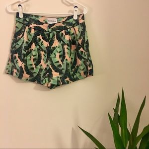 Olive + Oak palm print shorts - small
